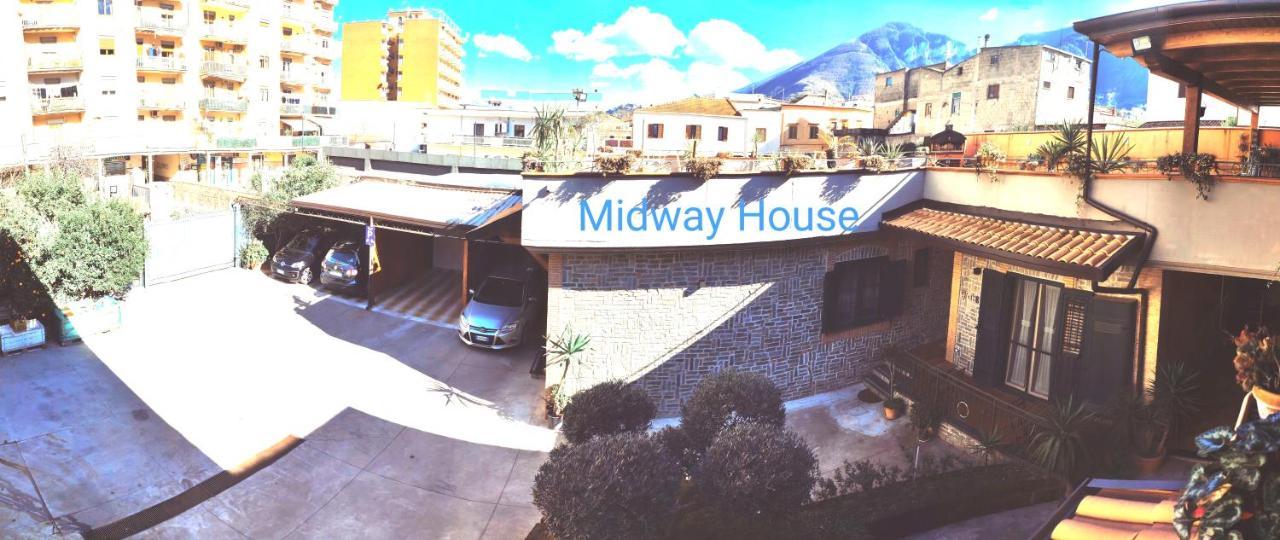 Hotel Midway House Italy Sant'Egidio del Monte Albino Exterior foto