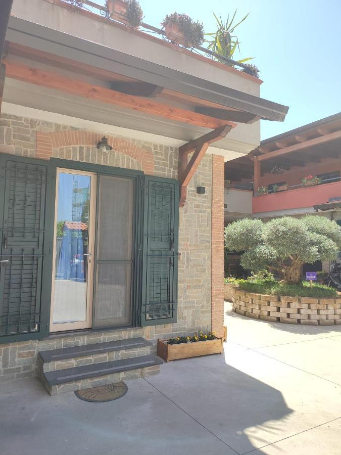 Hotel Midway House Italy Sant'Egidio del Monte Albino Exterior foto
